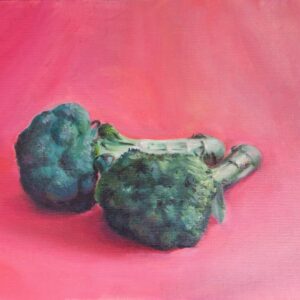 Broccoli  su sfondo rosa