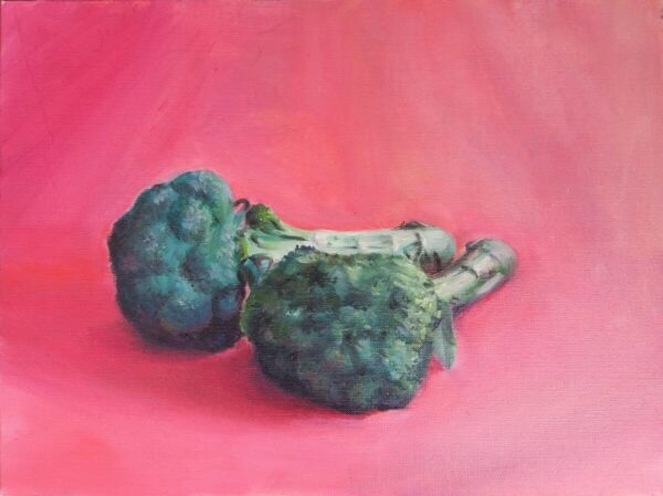 Broccoli  su sfondo rosa