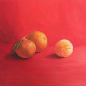 Mandarini su sfondo rosso